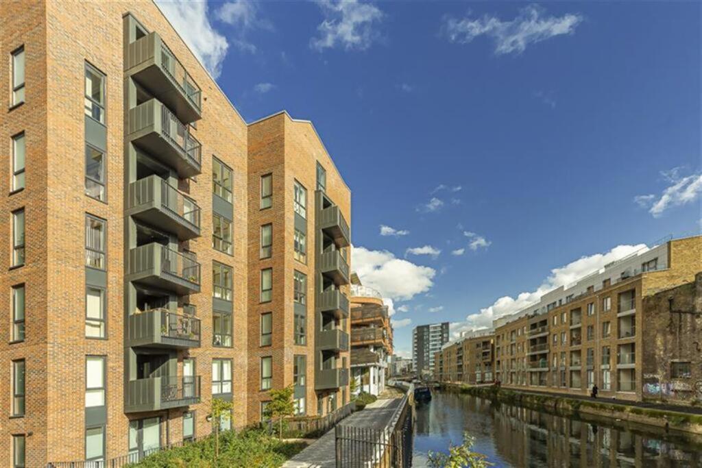 Rope Court, Tower Hamlets, E14