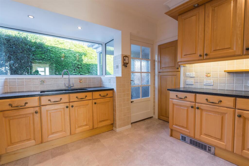 Pavings, Roundham Gardens, Paignton - Photograph 4