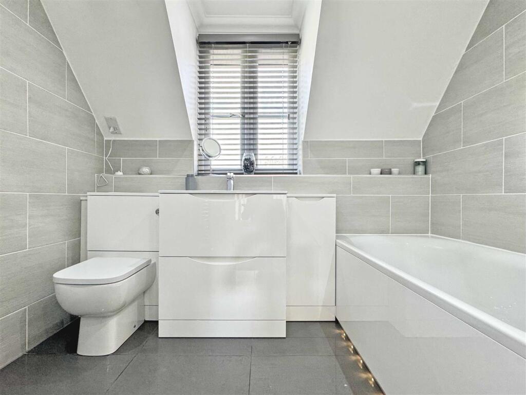 En-Suite To Master.jpg