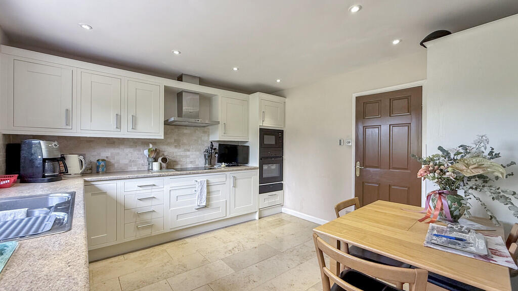Kitchen/breakfast...