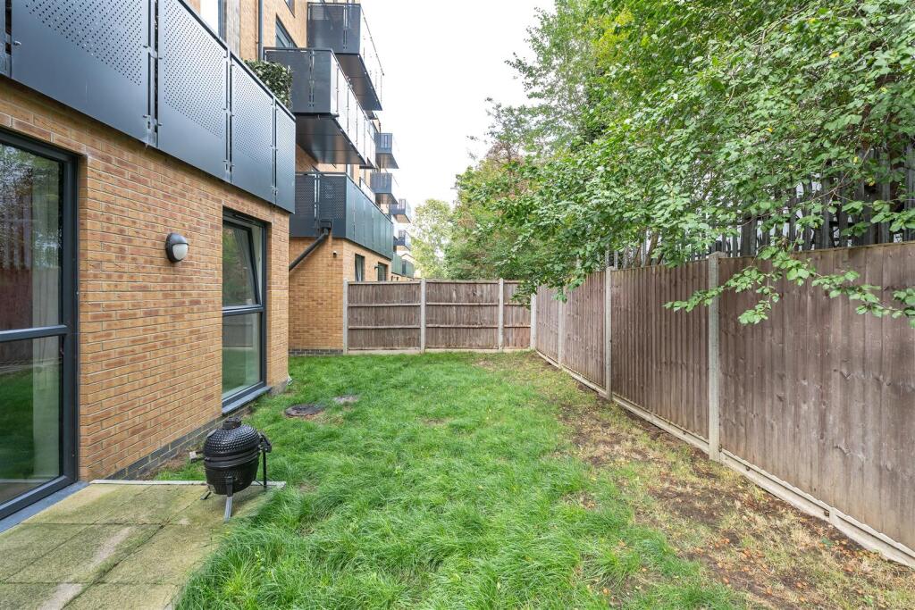 Lena Kennedy Close, E4