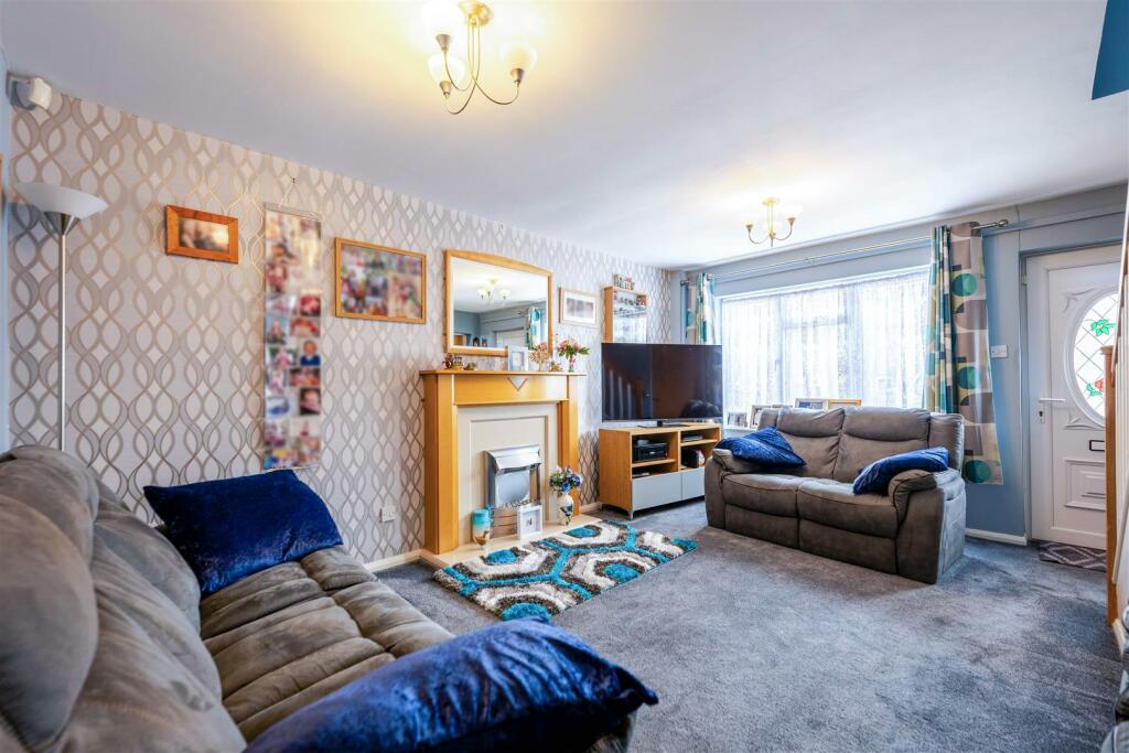 2 St James Close-03.jpg