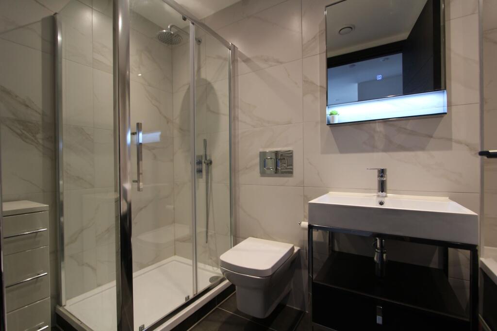 LUXURY BATHROOM