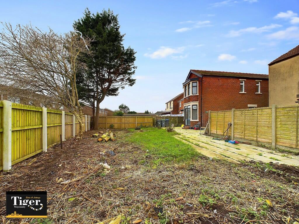 CAM02176G0-PR0437...