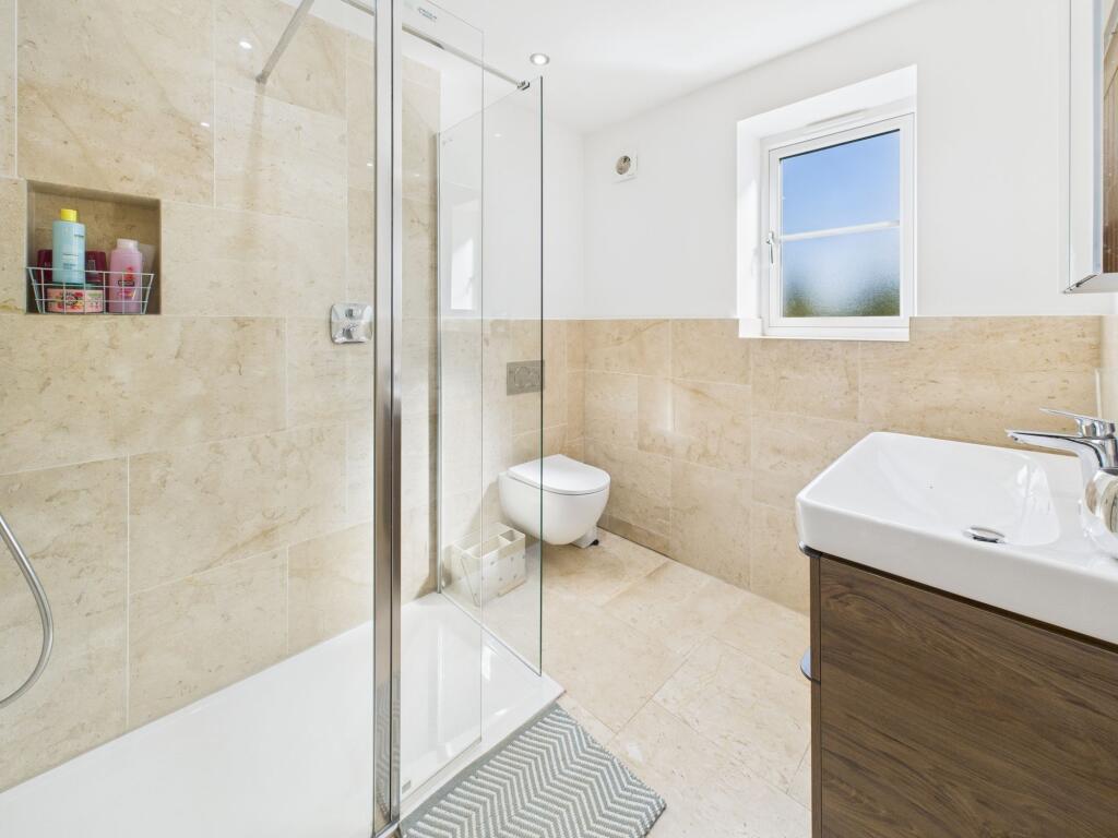 En-suite to bedroom two