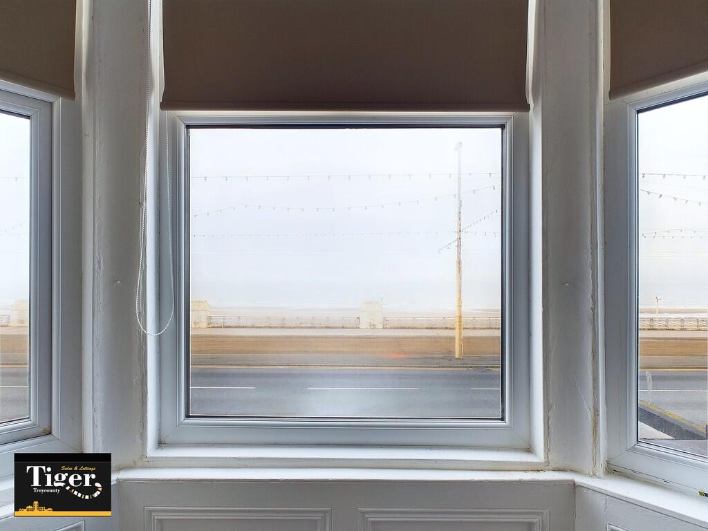 CAM02176G0-PR0444...