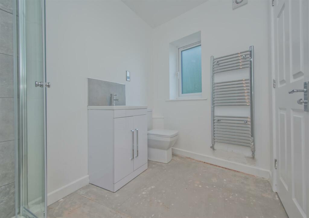 En-suite Shower Room: