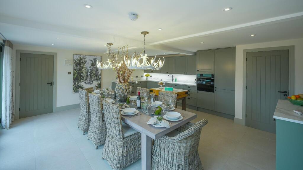 Kitchen 2.jpg