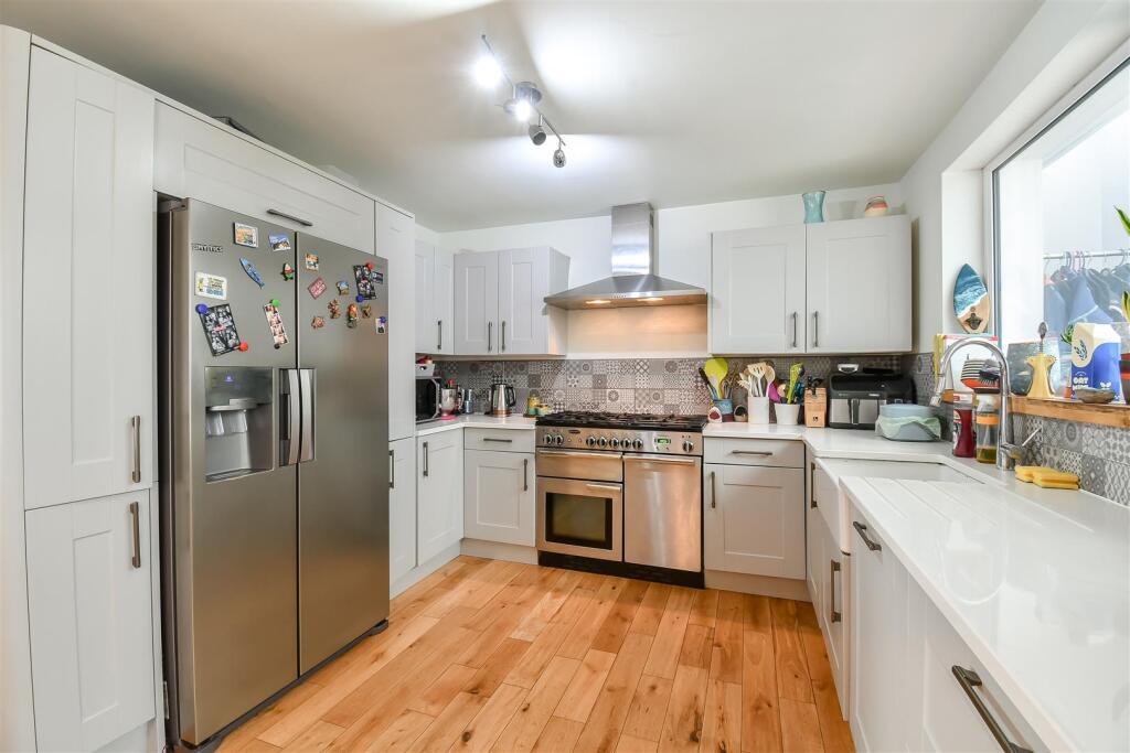 Kitchen / Dining