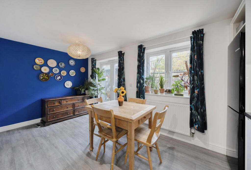 1364323-7-68e6394...