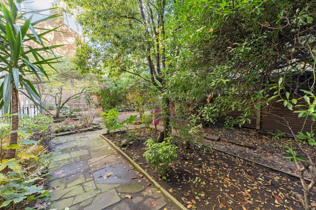 property in Tryon House, 
17 Mallord Street, SW3