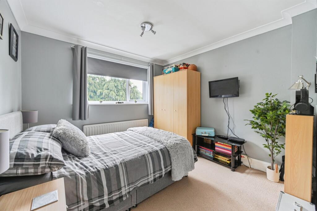 Bedroom: