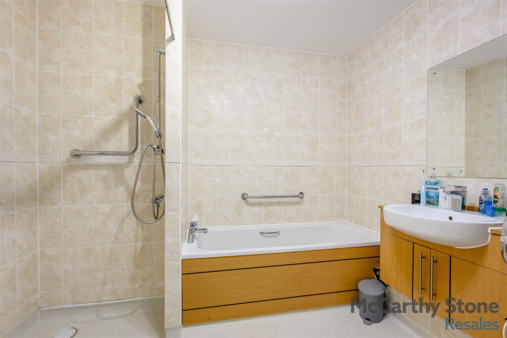 8666418-interior14.jpg