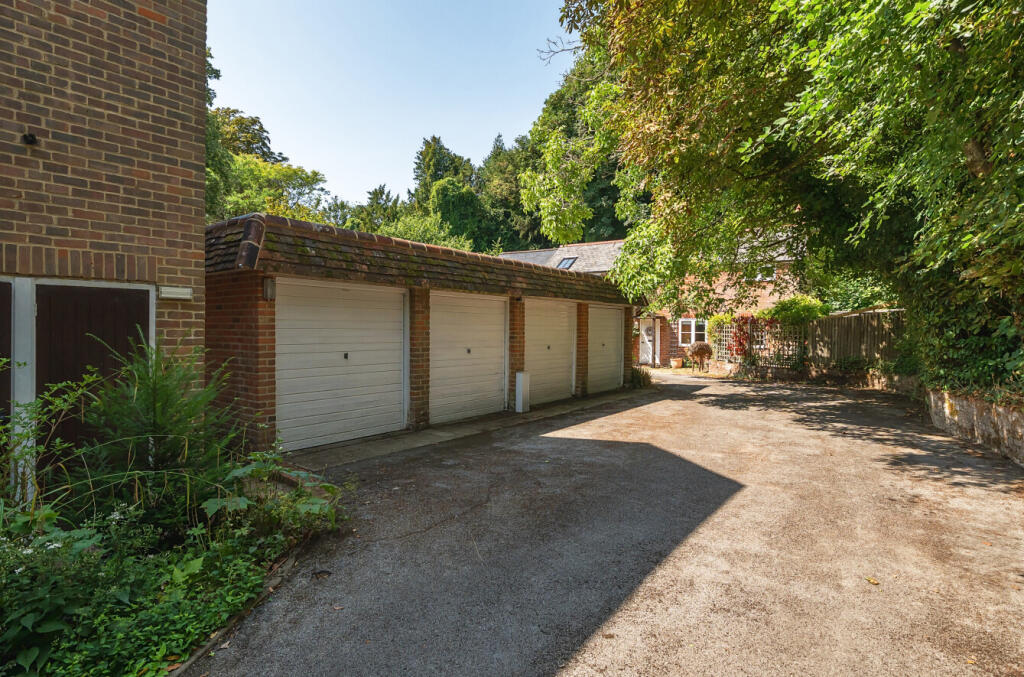 1333880-5-68934c5...