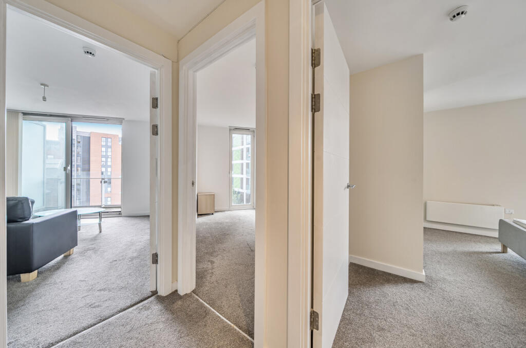 1348546-13-68b9b1...