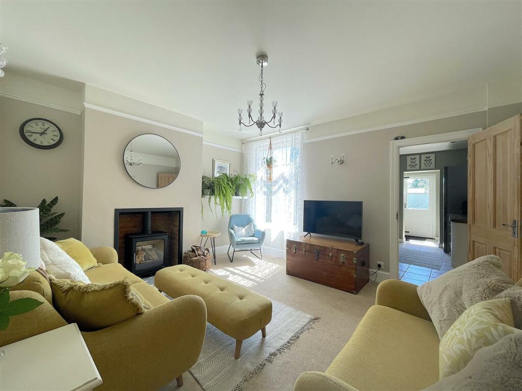 Living Room (1).jpeg