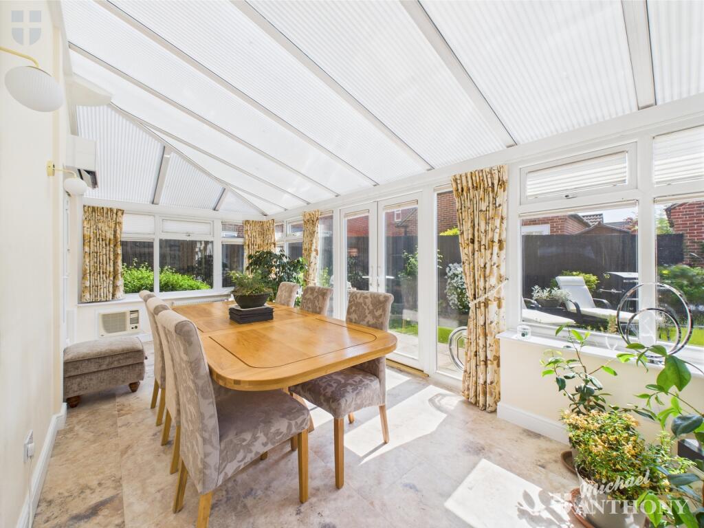 CAM03218G0-PR0626-STILL007