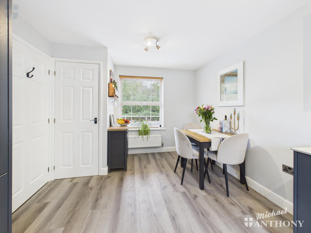 CAM03852G0-PR0392-STILL004