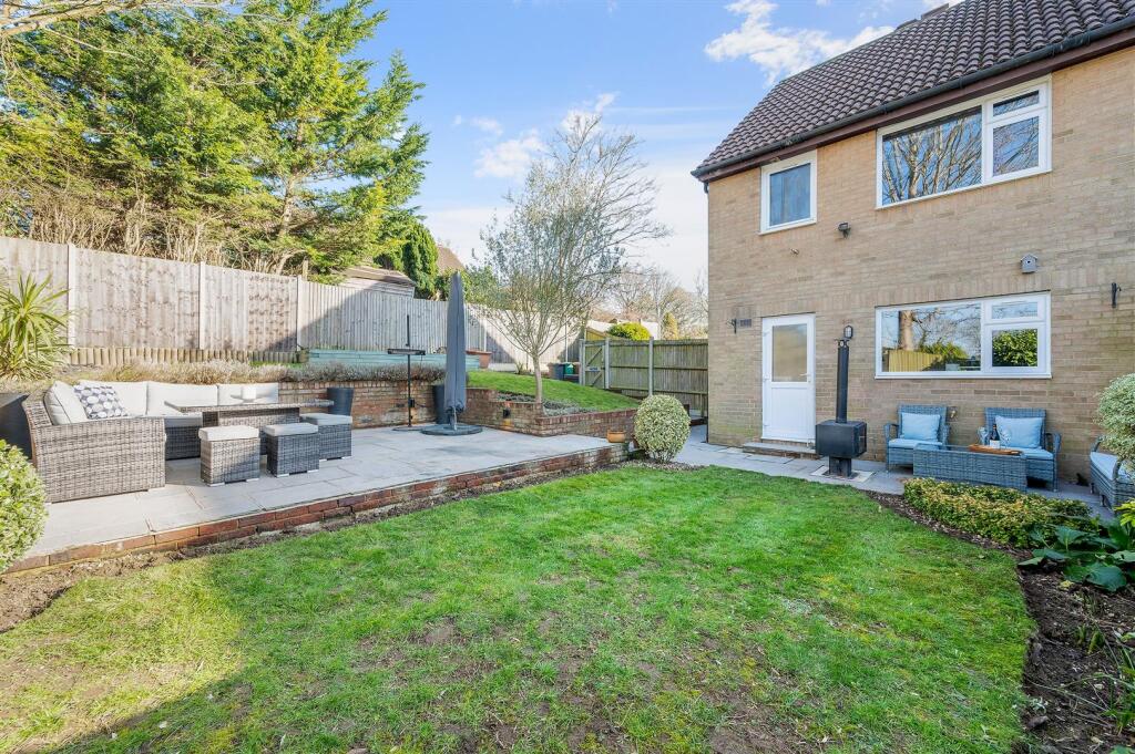 HILLSIDE CLOSE, 3- (16).jpg