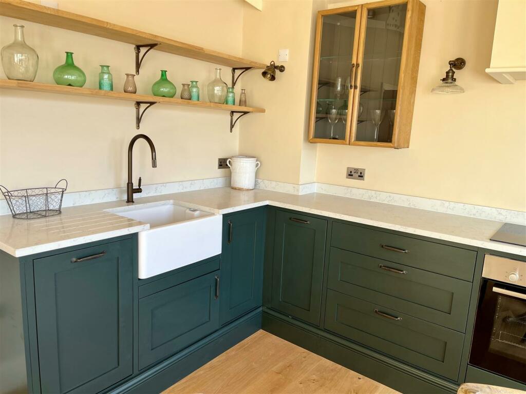 kitchen 2.jpg