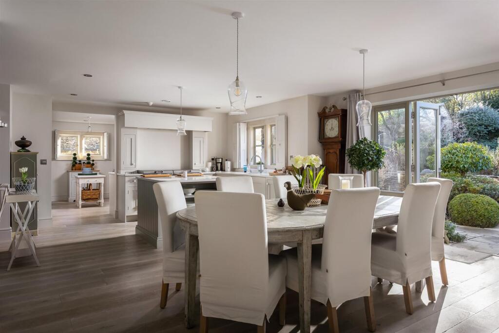 26 - Dovecote Cottage - GL7 5NG - Web.jpg