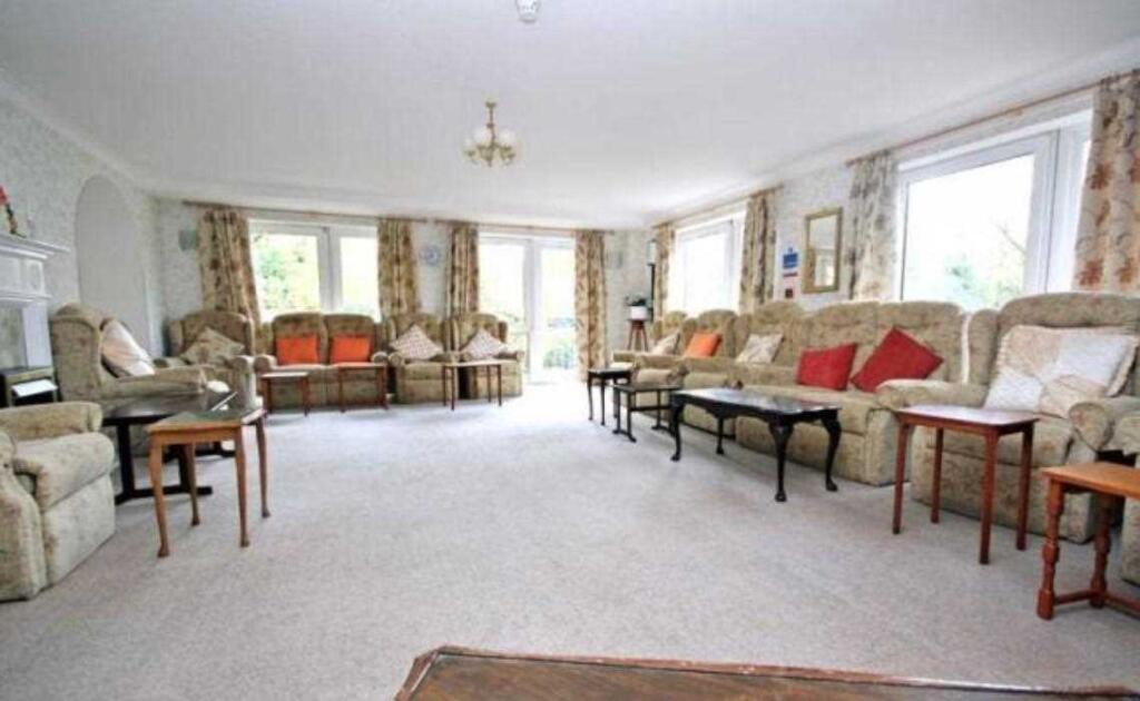 COMMUNAL LOUNGE