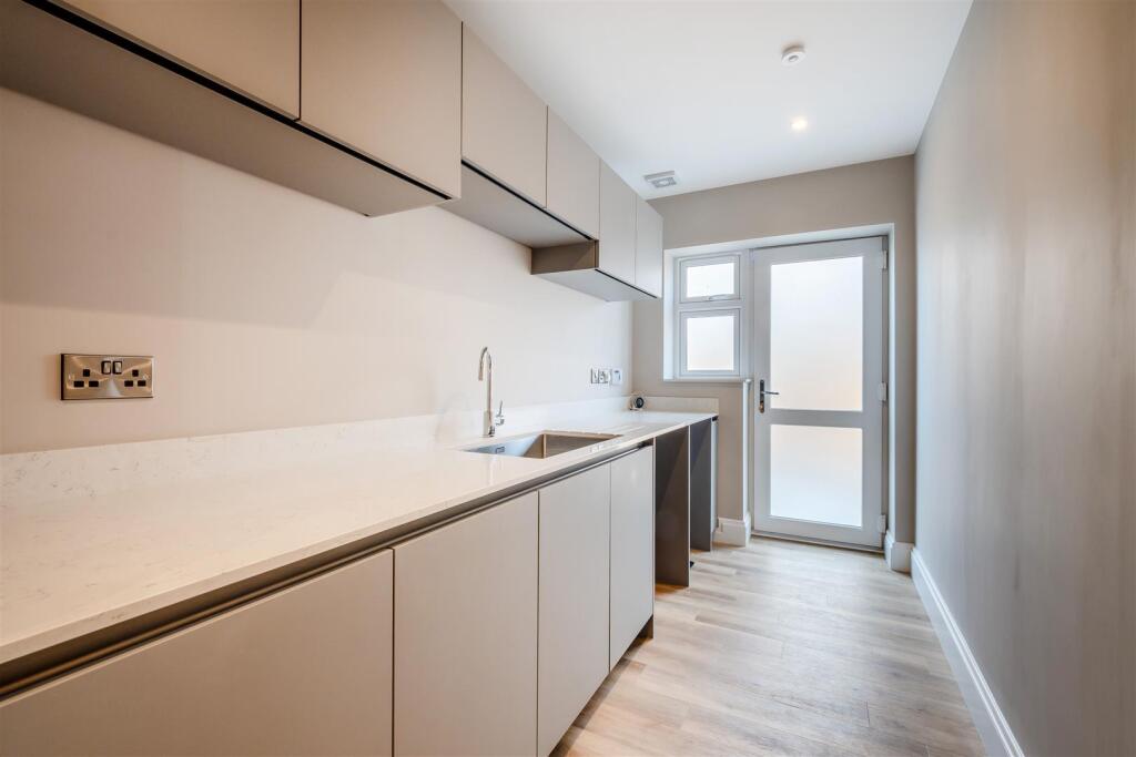 8652668-interior44.jpg