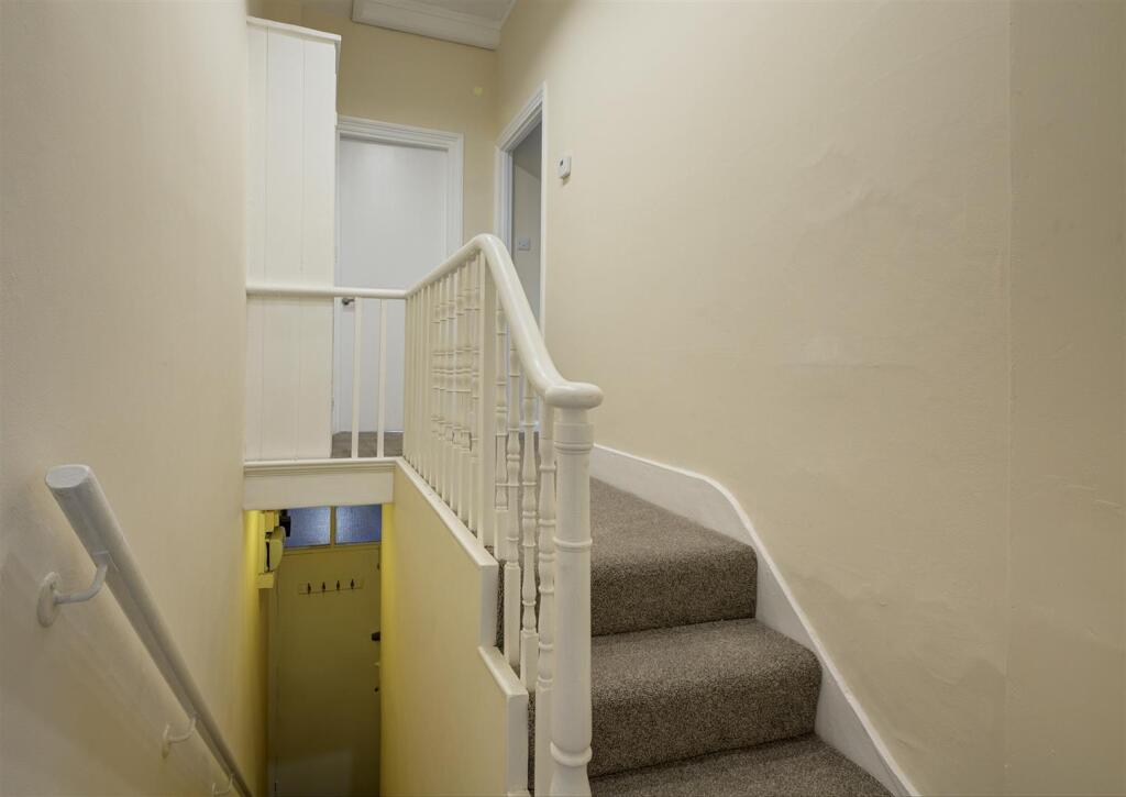 19b Longley Road SW17 hallway.jpg