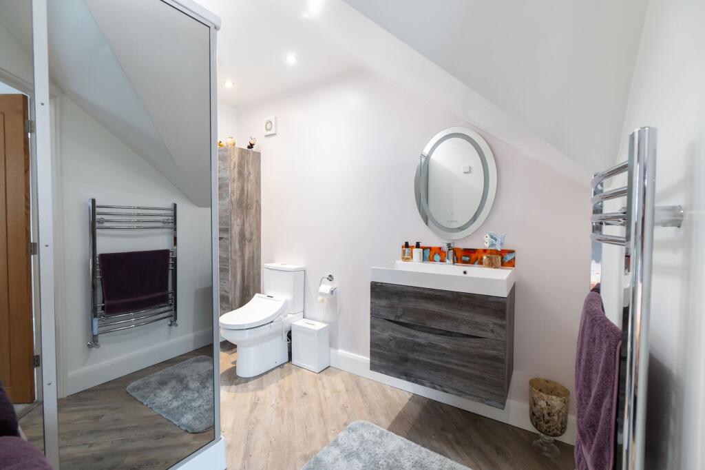 En-suite to Bedroom Two