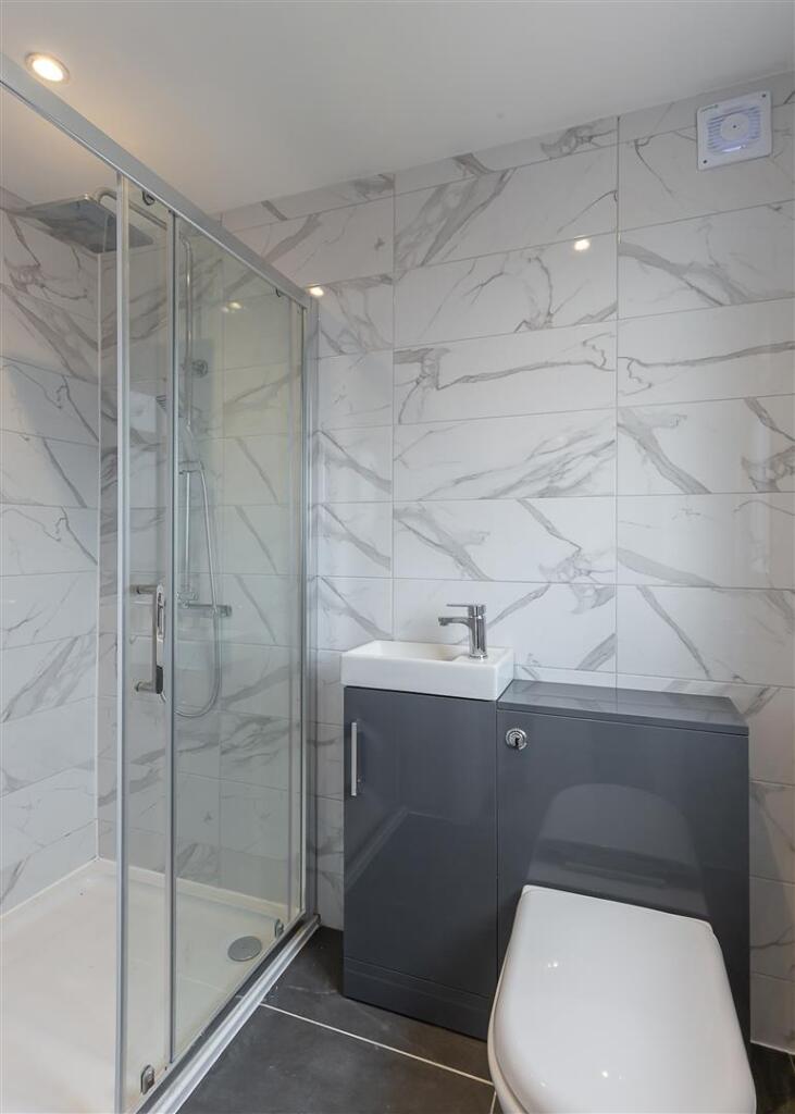 En-Suite (Bedroom 1)