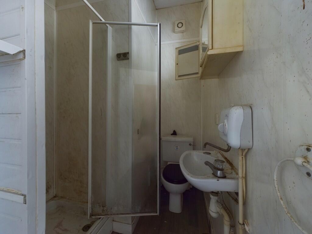 CAM03974G0-PR0052...