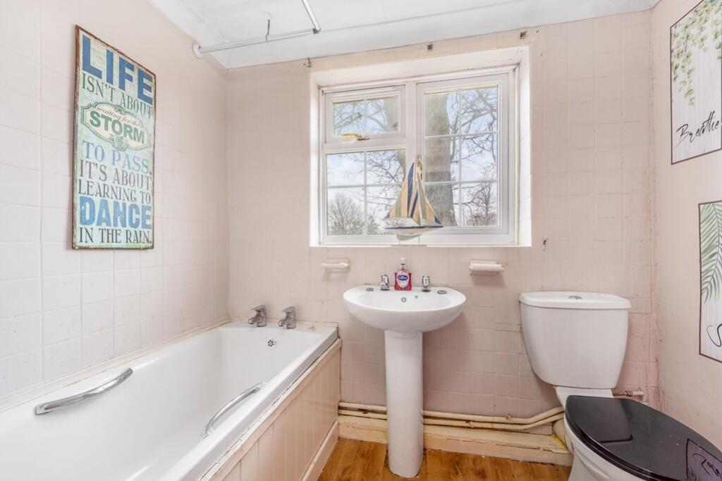 9 Witham Bank East (Boston)-17