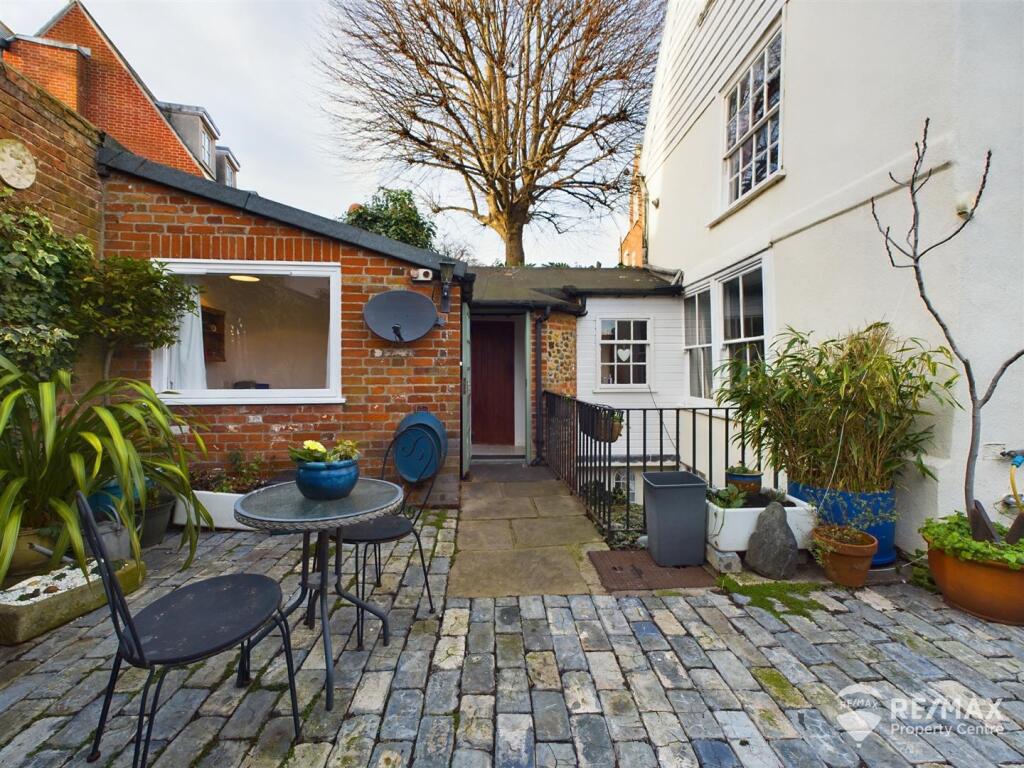 Courtyard (6).jpg