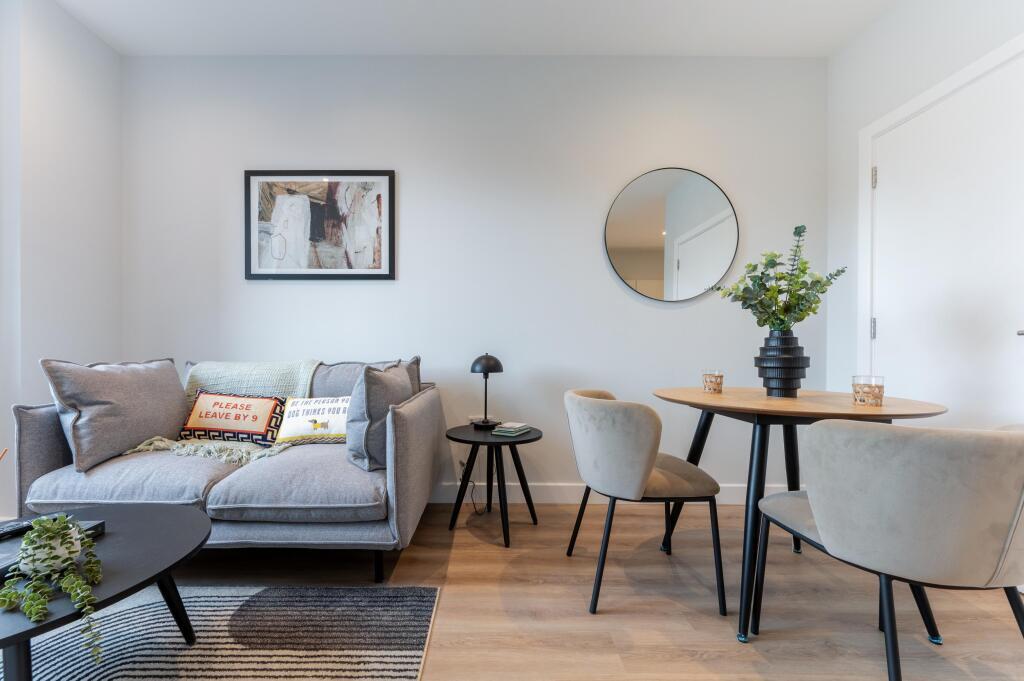 3 Bedroom for 2 sharer's or a family on Stowe Rd,