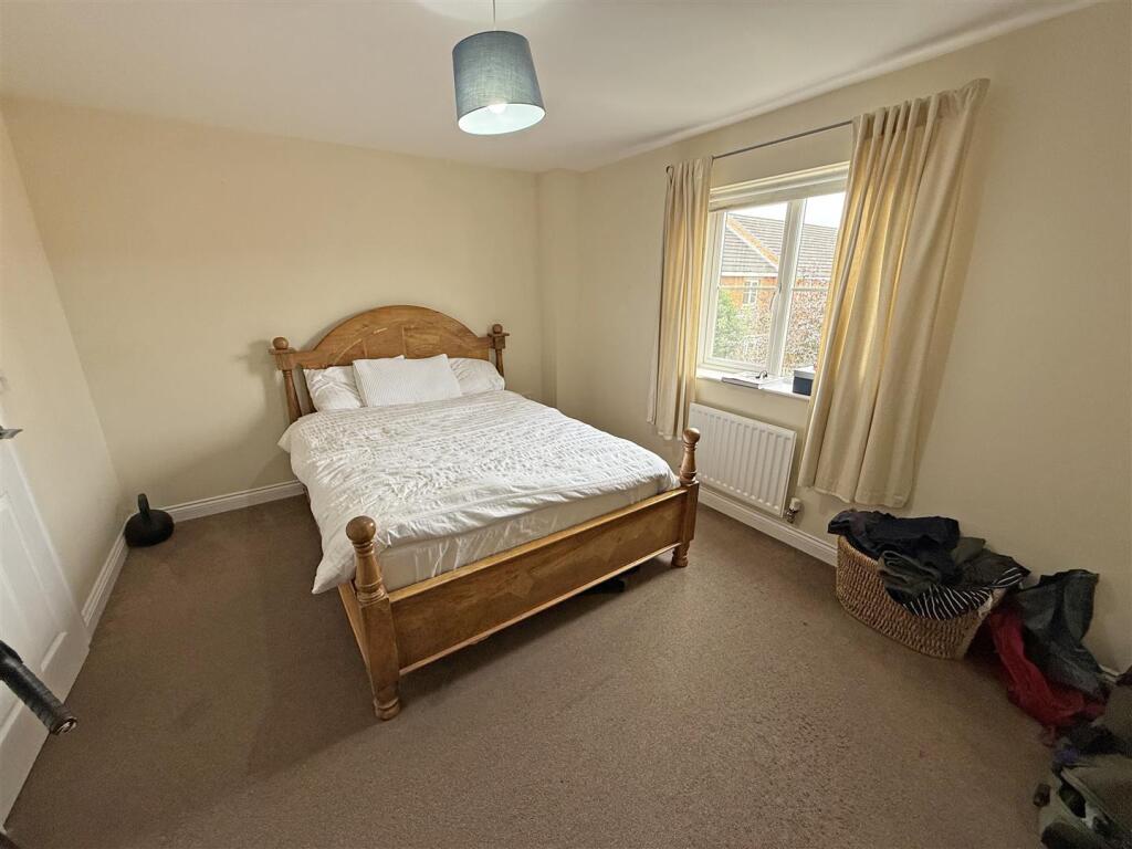 Bedroom 1.jpg