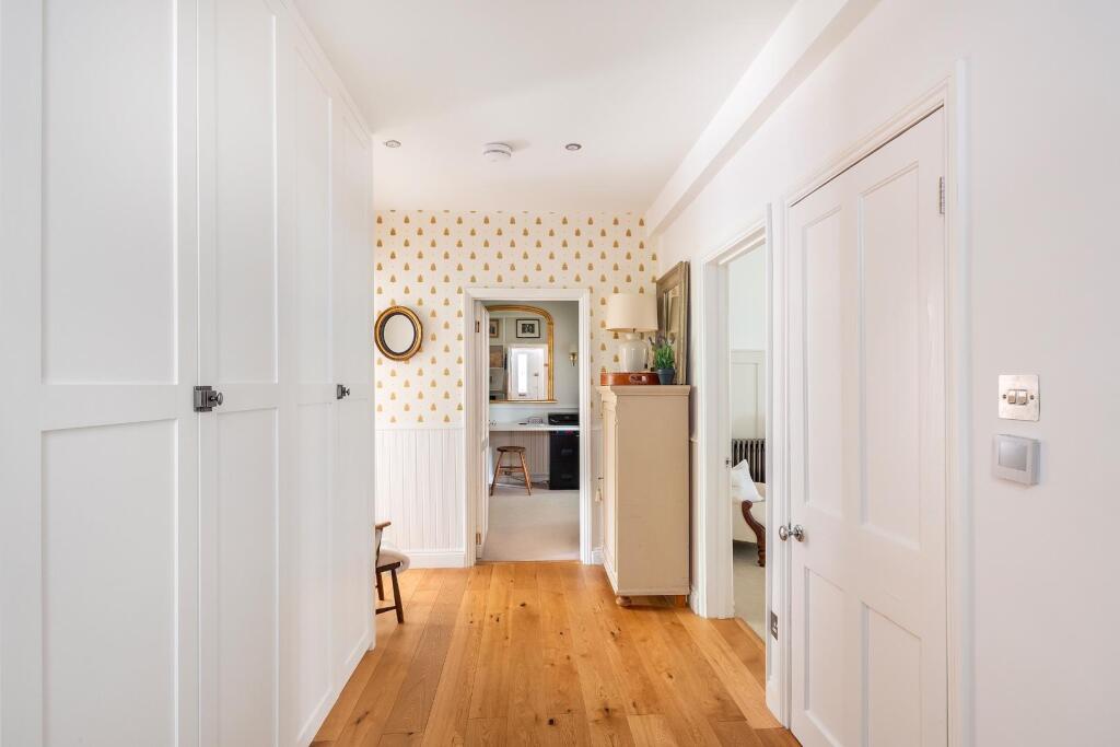 G3F5WRCM - Hallway A.jpg