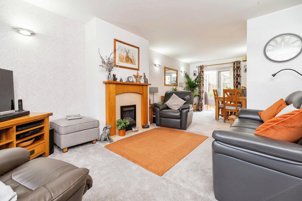 Lounge/Dining Room