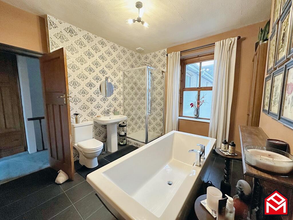 Family Bathroom/ Optional Bedroom 4