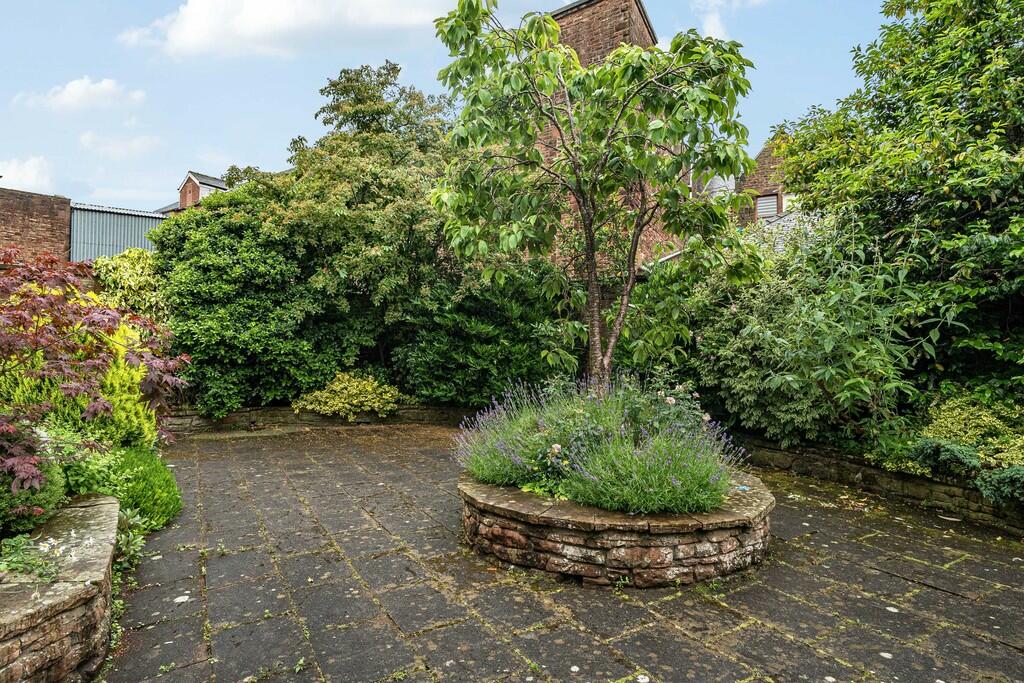 Communal Courtyar...