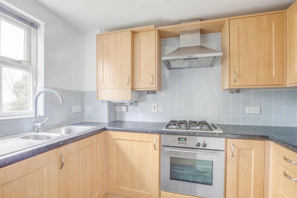15 West View, Shrubbery Close, HP13 6FW-7.jpg
