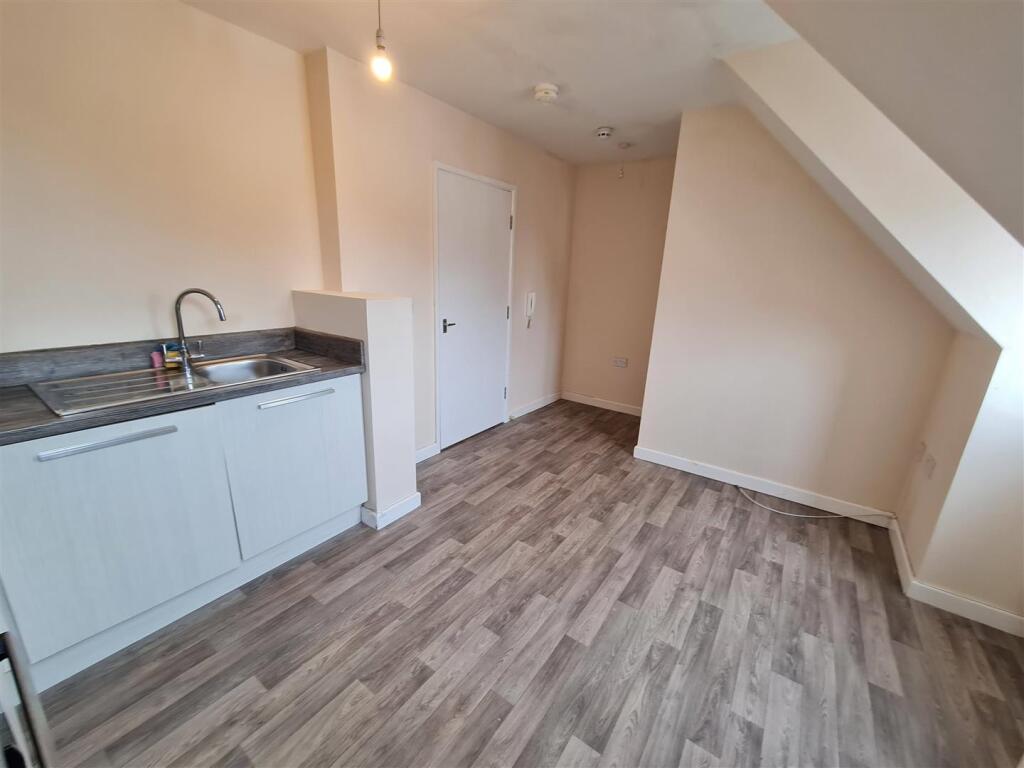 Open Plan Sitting Room/ Kitchen Pic 3