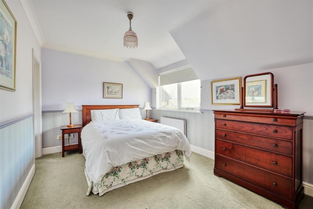 20-4 Rectory Court E