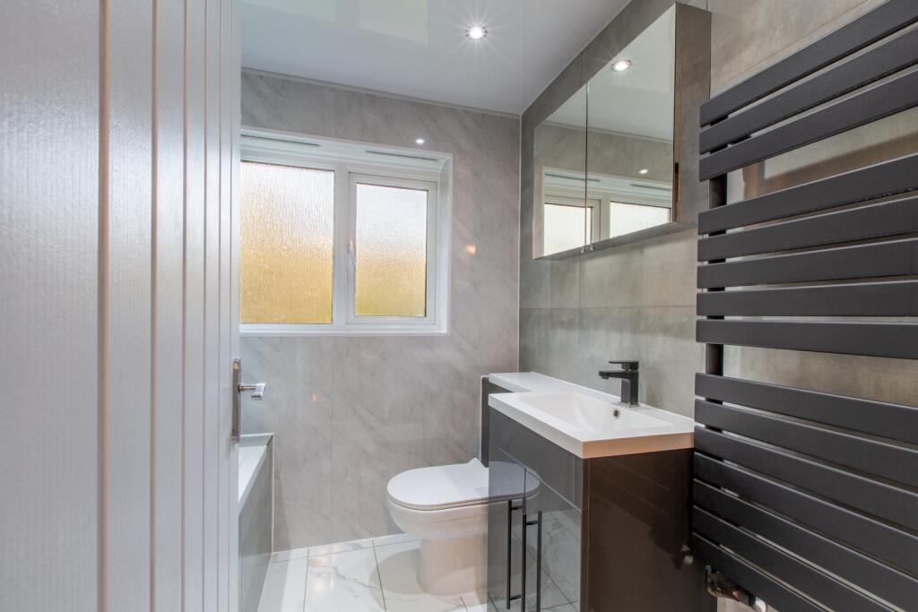 Rosemount Drive - Bathroom - 1- EweMove Pontefract