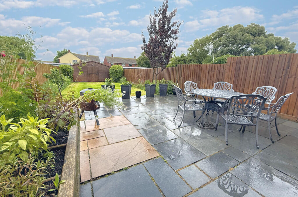 snapedit_17497338...