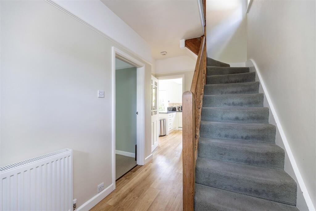 33 Irwin Road Guildford GU2 7PW-13.jpg