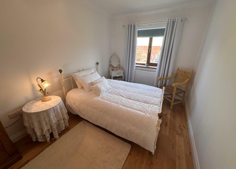 REAR DOUBLE BEDROOM 2