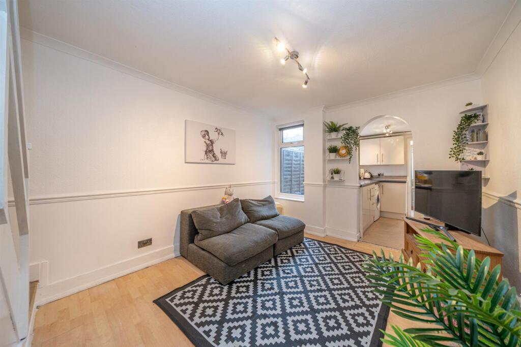 Shaftesbury lounge 4.jpg