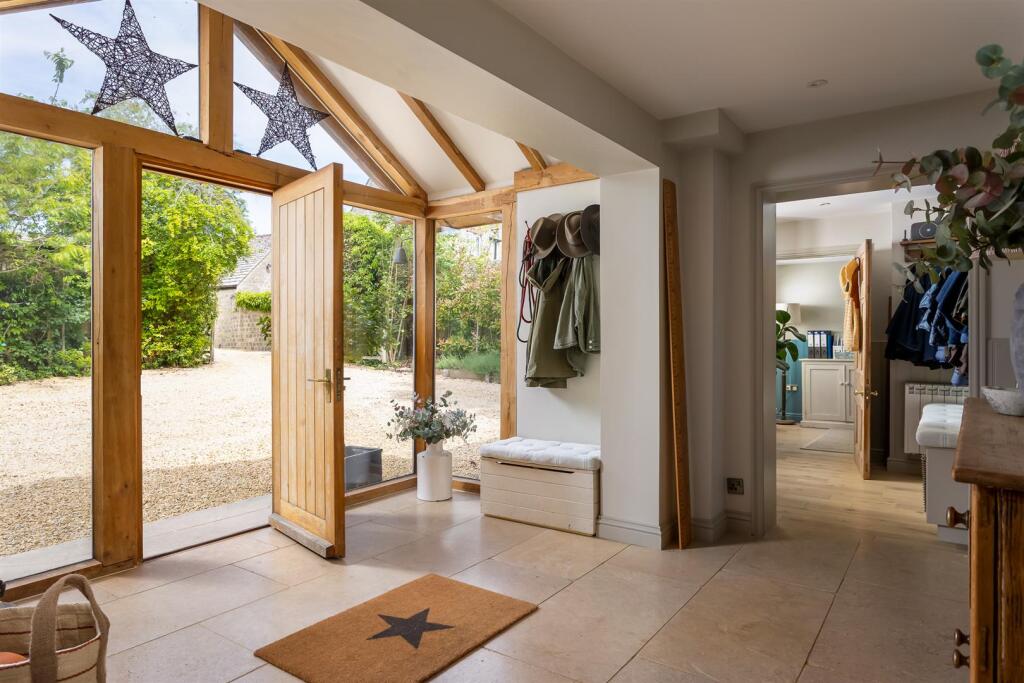 1187 - Rowan Tree House - GL7 7EN-Edit - Web.jpg
