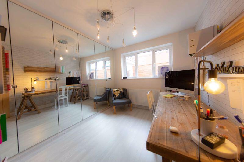 Home office/Bedroom 5