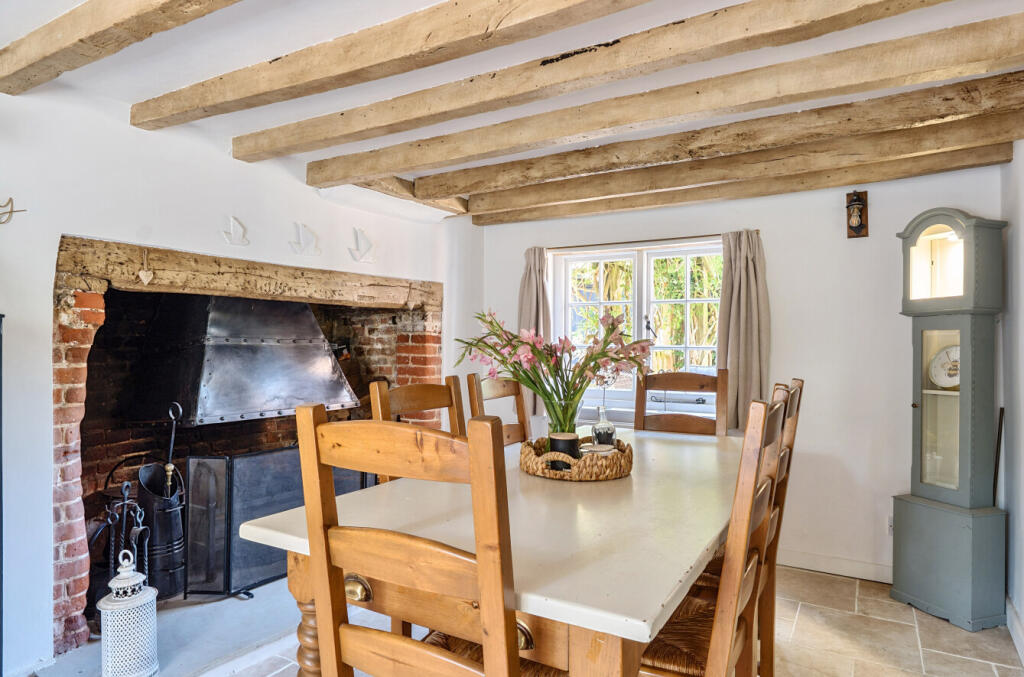 1310659-23-686279...